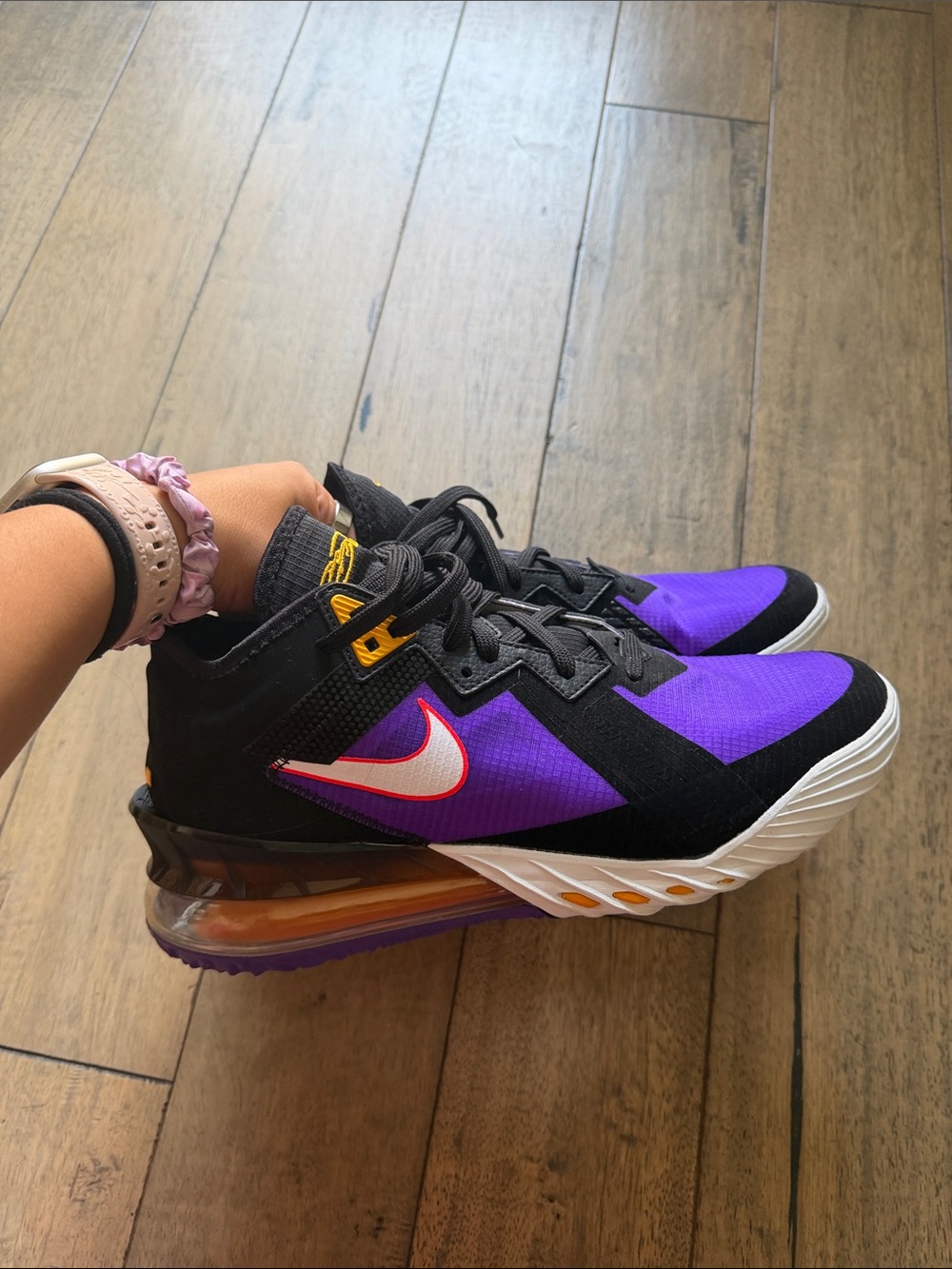Men’s LeBron James Lakers Shoes 9.5